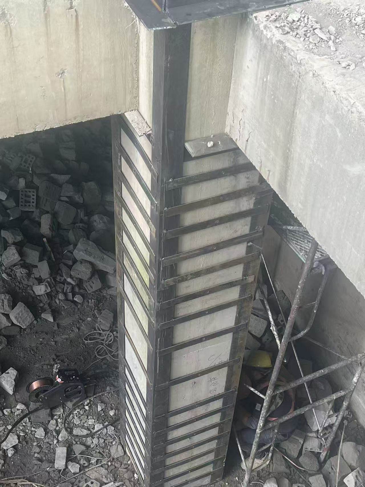 包鋼結構加固建設